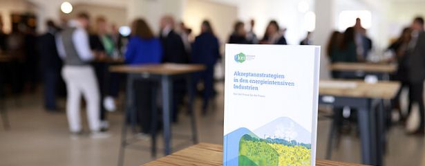 KEI verffentlicht Fachbuch zu Akzeptanzstrategien in den energieintensiven Industrien