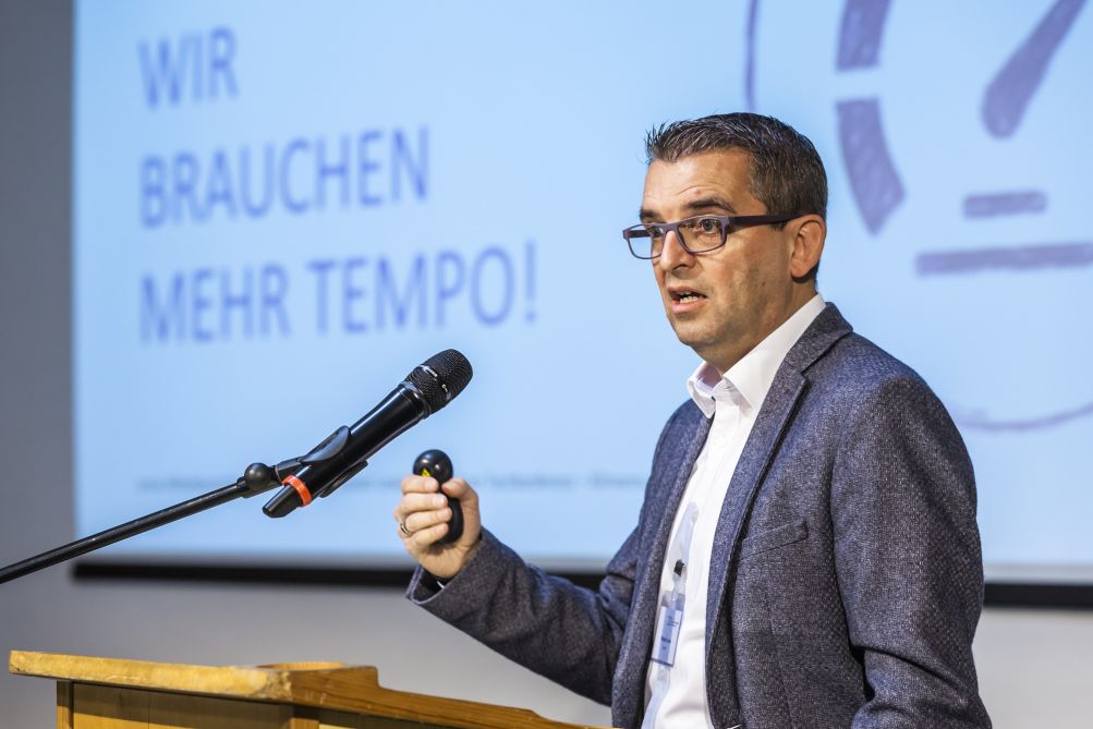 Dr. Stephan Lowis 40Vorstandsvorsitzender enivaM41 fordert in seiner Keynote mehr Tempo bei der industriellen Transformation.  Foto KEI Rolf Schulten