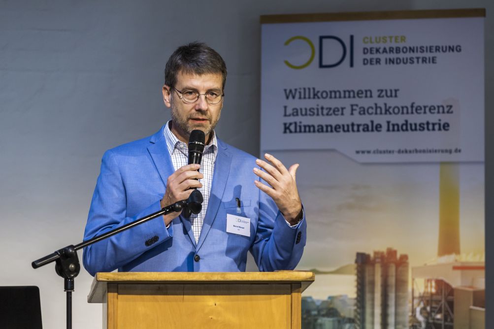 Dr. Bernd Wenzel 40Leiter des KEI41 erffnet die Konferenz.  Foto KEI Rolf Schulten